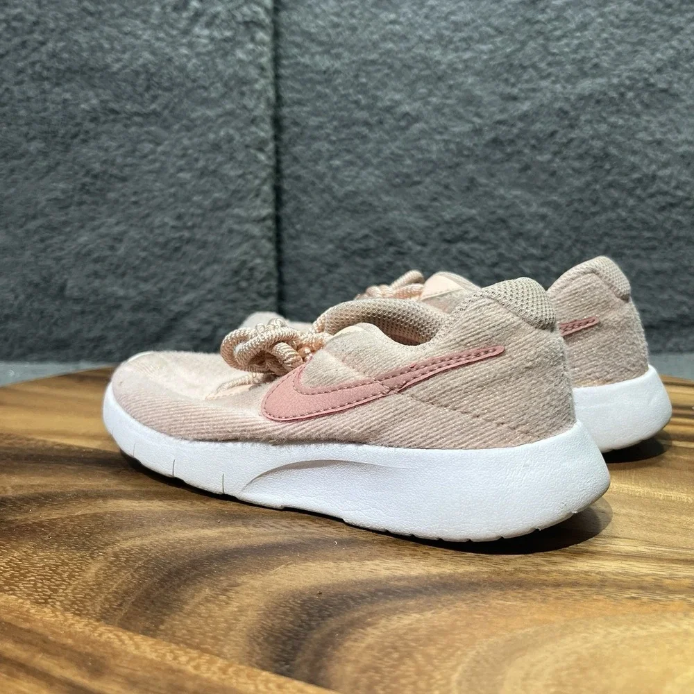 Nike Tanjun Youth Size 11.5C Pink And White Sneakers‎ Shoes Lace Up 859618-603